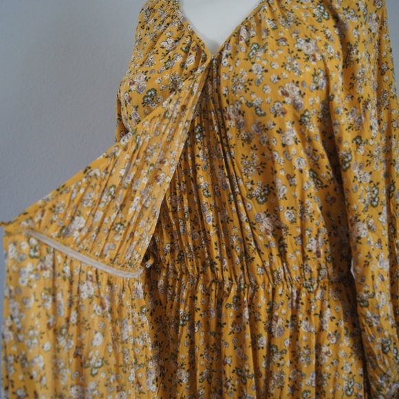 GiGio Floral Wrap Dress Women's Size S Boho NWT - Picture 7 of 10